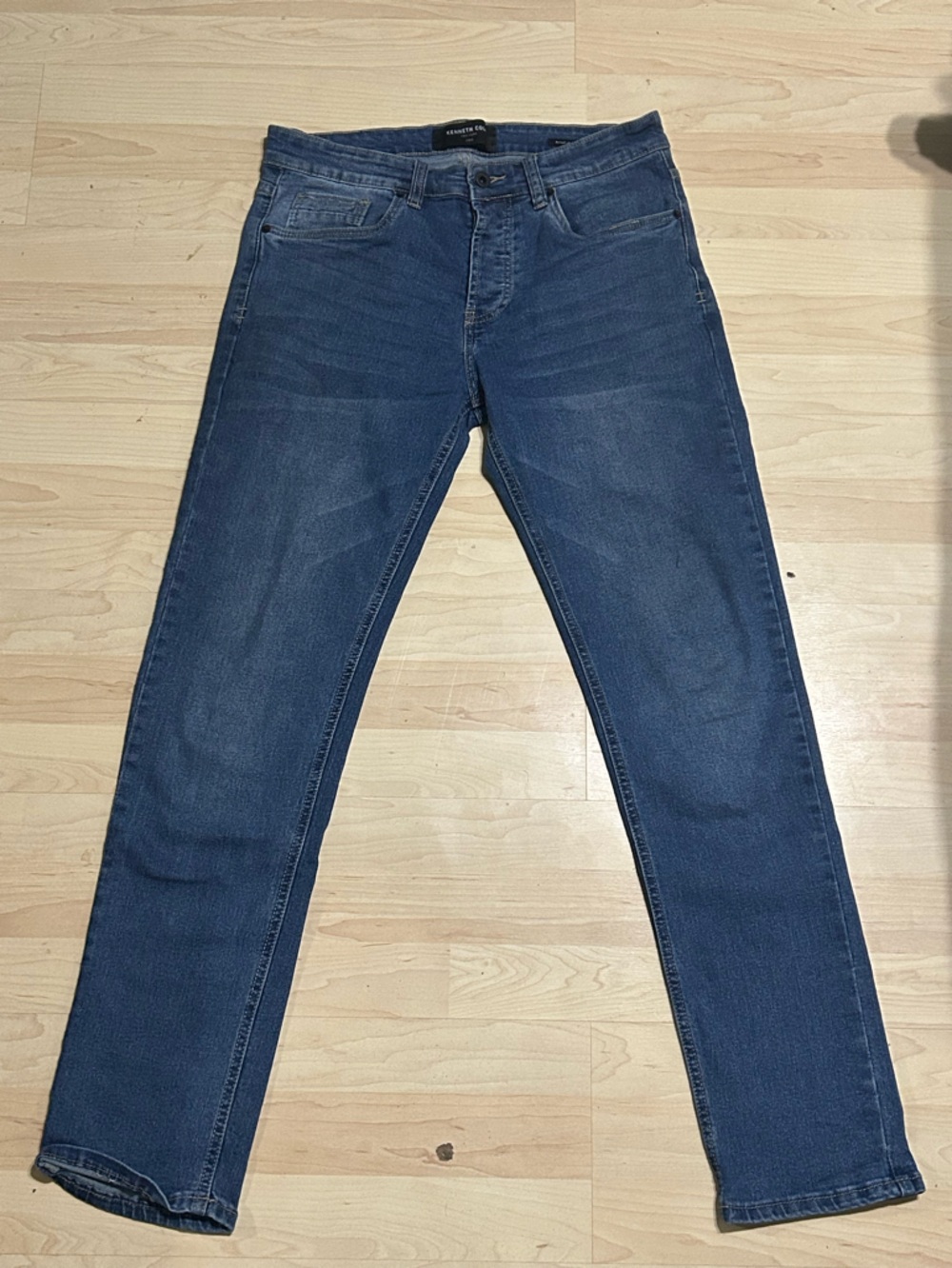 Kenneth Cole Men's Athletic Fit Jeans (30x32)